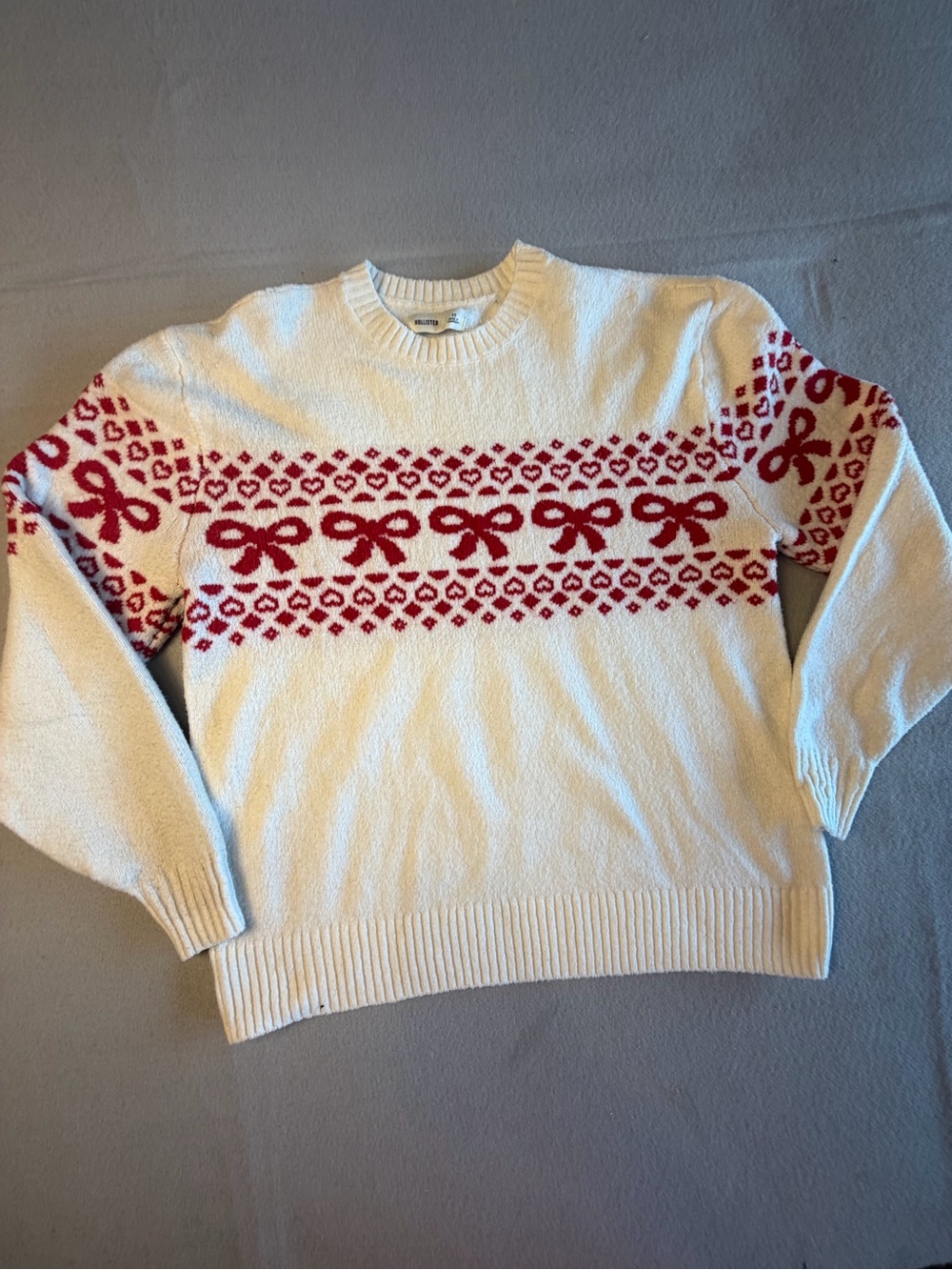 Hollister White Crewneck Sweater with Red Bow Fair Isle